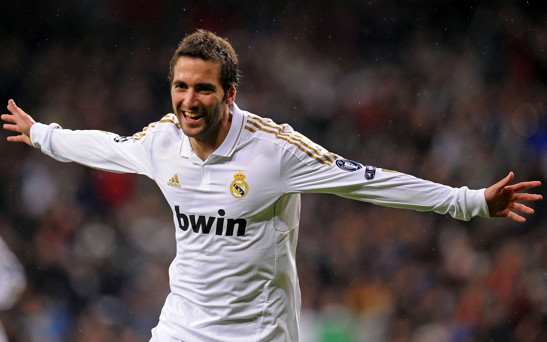 欧冠悲喜夜:阿森纳豪取十连胜,利物浦力克皇马,拜仁客场胜巴黎